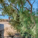 Ferienhaus G&k Blue House On Agia Anargyroi Beach,